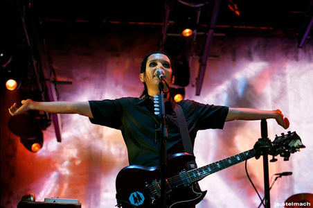 L'image �http://www.placebocity.com/images/photos/live/wembley02.jpg� ne peut �tre affich�e car elle contient des erreurs.