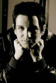 brian-molko-2004-0001